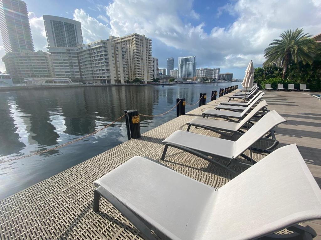 Studio In Hallandale 2 Beds ฮาลลันเดลบีช ภายนอก รูปภาพ