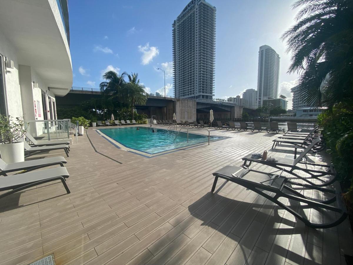 Studio In Hallandale 2 Beds ฮาลลันเดลบีช ภายนอก รูปภาพ